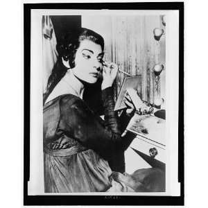  Last minute preparation,Maria Callas,1923 77,applying make up 