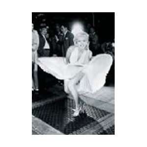   Marilyn Monroe   Dress Blowing Up   39.0x27.3 inches