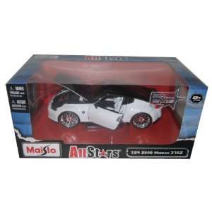   Maisto Die Cast 124 White and Black AS 2009 Nissan 370Z Toys & Games