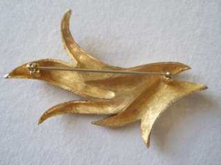 PUCCINI Modern Textured Gold Tone Leaf Brooch Pin & Clip Earrings 