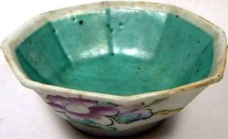 Hand Paint Famille Rose Porcelain Octagonal Bowl 1800AD  