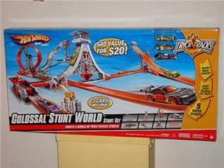  COLOSSAL STUNT WORLD PLAY SET 5 SUPER STUNTS 3 CARS INCLUDED NEW