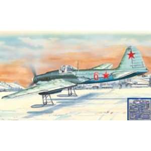  SMER   1/72 Ilyshin IL2 Soviet Fighter w/Skis (Plastic 
