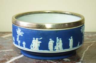  English cobalt blue wedgwood jasperware bowl. The Wedgwood 