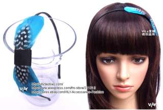 Follow below steps to fix the feather part onto the black headband.