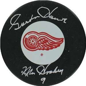  Gordie Howe Red Wings Autograph Puck 