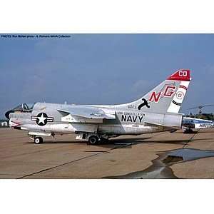  09854 1/48 A 7E Corsair II VF 147 Argonauts Ltd Ed Toys & Games