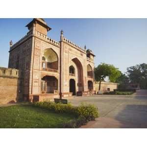  Gate to Itimad Ud Daulah (Tomb of Mizra Ghiyas Beg), Agra 