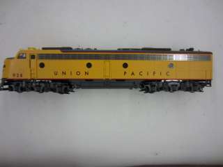Life Like Proto 2000 8137 HO UNION PACIFIC E8/9 Diesel Locomotive UP 