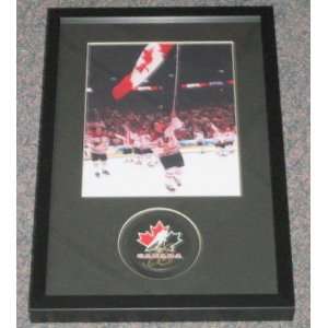 Sidney Crosby Signed Hockey Puck   Canada Olympic Shadowbox Jsa