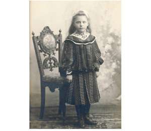 PRETTY LITTLE GIRL fancy dress CABINET PHOTO c1903 child fashion 