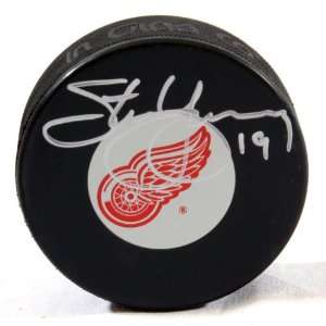  Steve Yzerman Autographed Red Wings Logo Puck   GAI 