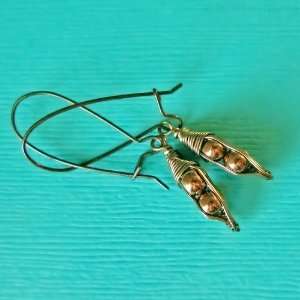  Cute Dangly Pea Pods   handmade earrings   2 bronze peas 