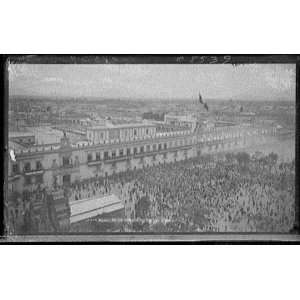    Mexico,the 5th of May in the Plaza de Armas