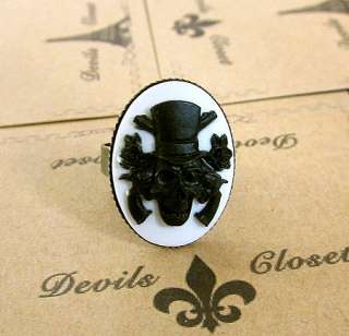 Vintage Inspired Guns and Roses Skull Cameo Antiqued Ring , Black 
