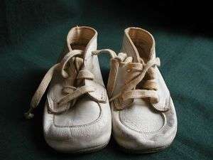 VINTAGE PAIR LEATHER BABY SHOES  