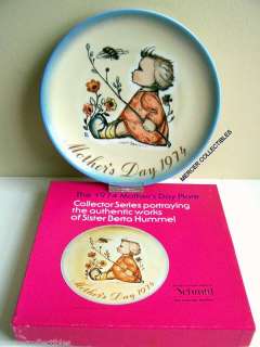 1974 Schmid MOTHERS DAY Plate (Sister Berta Hummel Art) Little Girl 