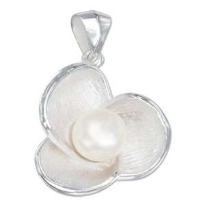   Silver Three Petal Flower Pendant with Fresh Water Pearl Jewelry