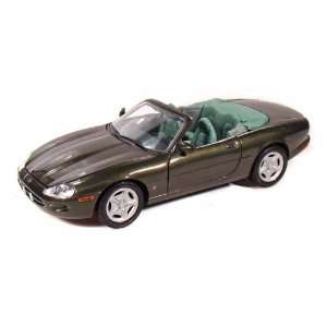  Jaguar XK8 1/18 Green Toys & Games