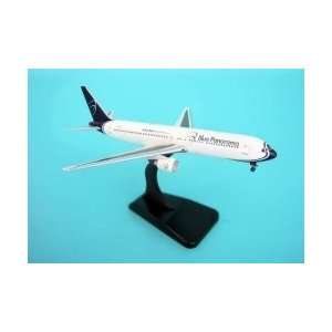    Dragon Wings Air Comet A 340 300 Model Airplane Toys & Games