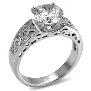 This stainless steel engagement ring features a round cubic zirconia 