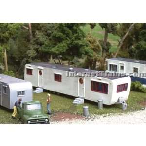   HO Scale 1950s Supersized Trailer Kit (Unassembled) Toys & Games