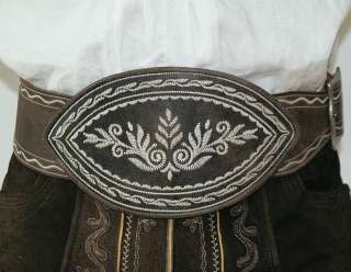 Diesen Gürtel gibt es in antik braun und schwarz in verschiedenen 
