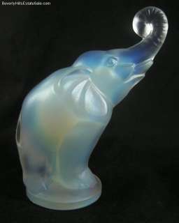 Beautiful Sabino Opalescent Art Glass Elephant  