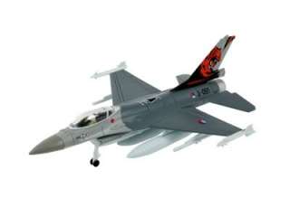 Revell Model Kit   F 16 Fighting Falcon   06644   FAST SHIPPING  