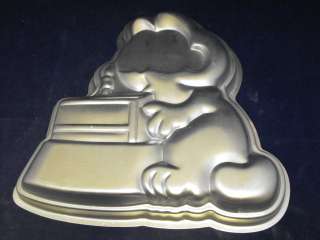 1981 Wilton United Features GARFIELD CAKE PAN 2105 2447  