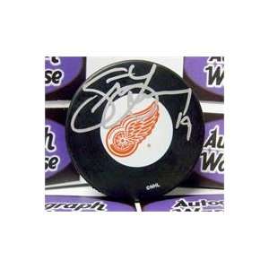   Yzerman autographed Detroit Red Wings Hockey Puck 