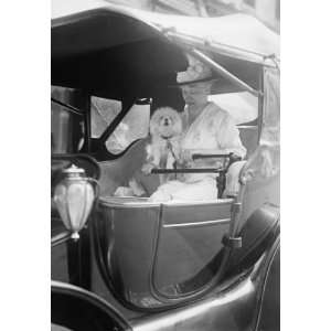  1915 LANSING, MRS. ROBERT IN AUTO