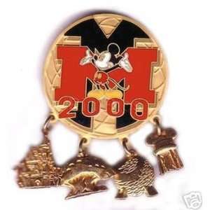   Mickey Mouse 2000 Gold Dangle Le WDW Disney Pin Pins 
