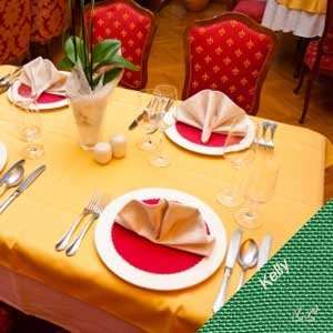   Each 72x72 Kelly Restaurant Tablecloths Elegance