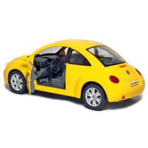  6½ VW New Beetle 1/24 Scale, Yellow. Toys & Games